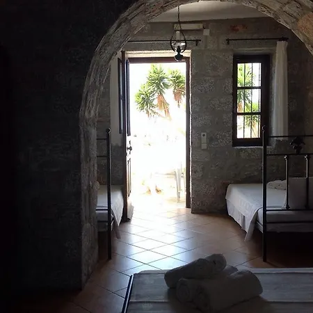 بيت ضيافة - Giannakakoy Traditional Stone Néon Oítilon