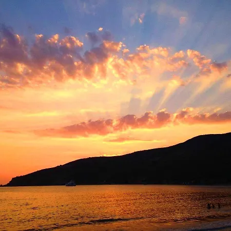 - Giannakakoy Traditional Stone Néon Oítilon