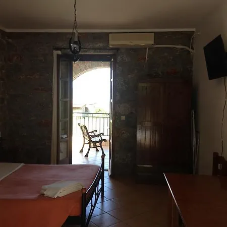 بيت ضيافة - Giannakakoy Traditional Stone Néon Oítilon