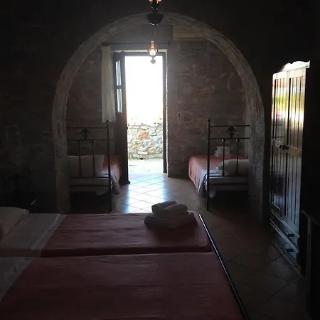 - Giannakakoy Traditional Stone بيت ضيافة Néon Oítilon