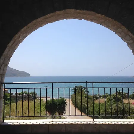 - Giannakakoy Traditional Stone بيت ضيافة Néon Oítilon