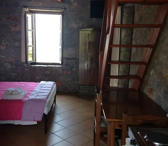 - Giannakakoy Traditional Stone 3* Néon Oítilon